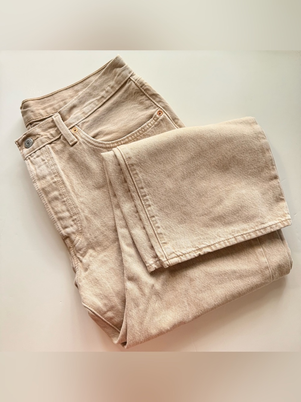 Levi's Light Beige Straight-Leg Women’s Jeans New without tags 31/27
